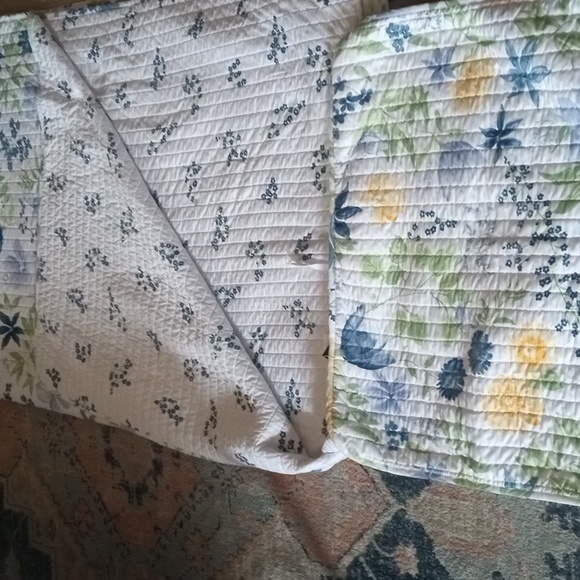 Cynthia Rowley Blue and Yellow Floral Twin Quilt - Picture 7 of 8